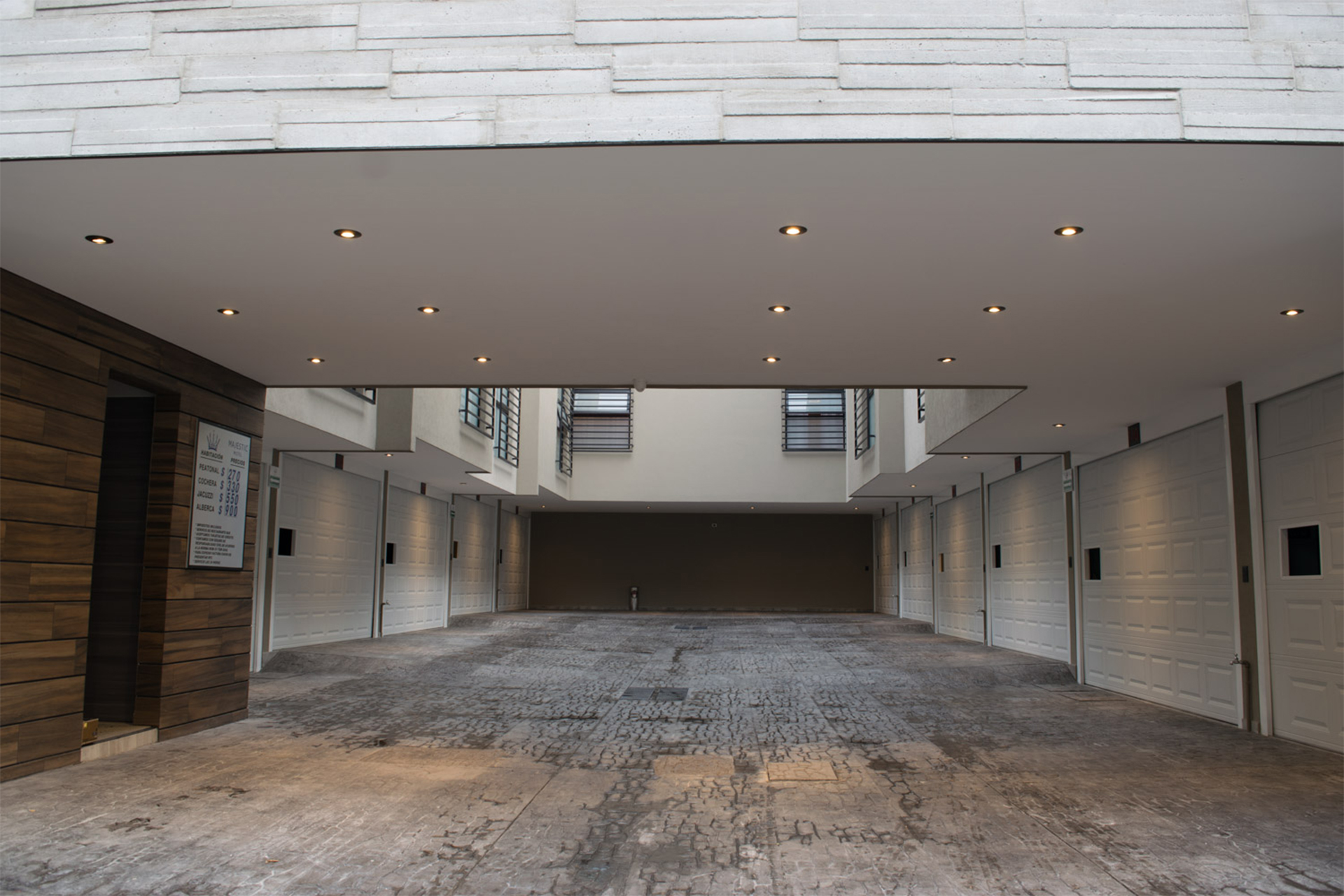 Habitación Garage Cohcera Motel Majestic