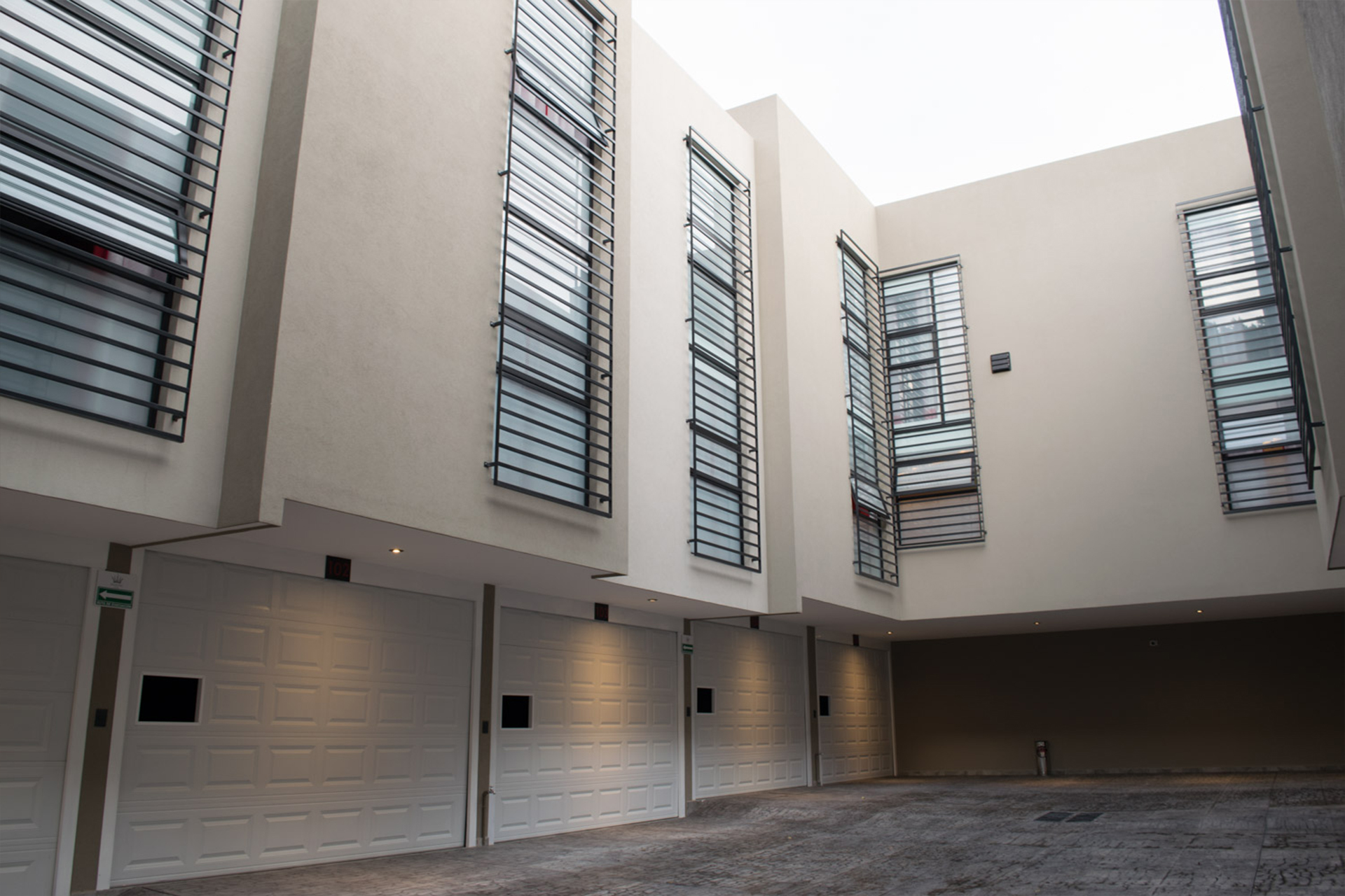 Habitación Garage Cohcera Motel Majestic