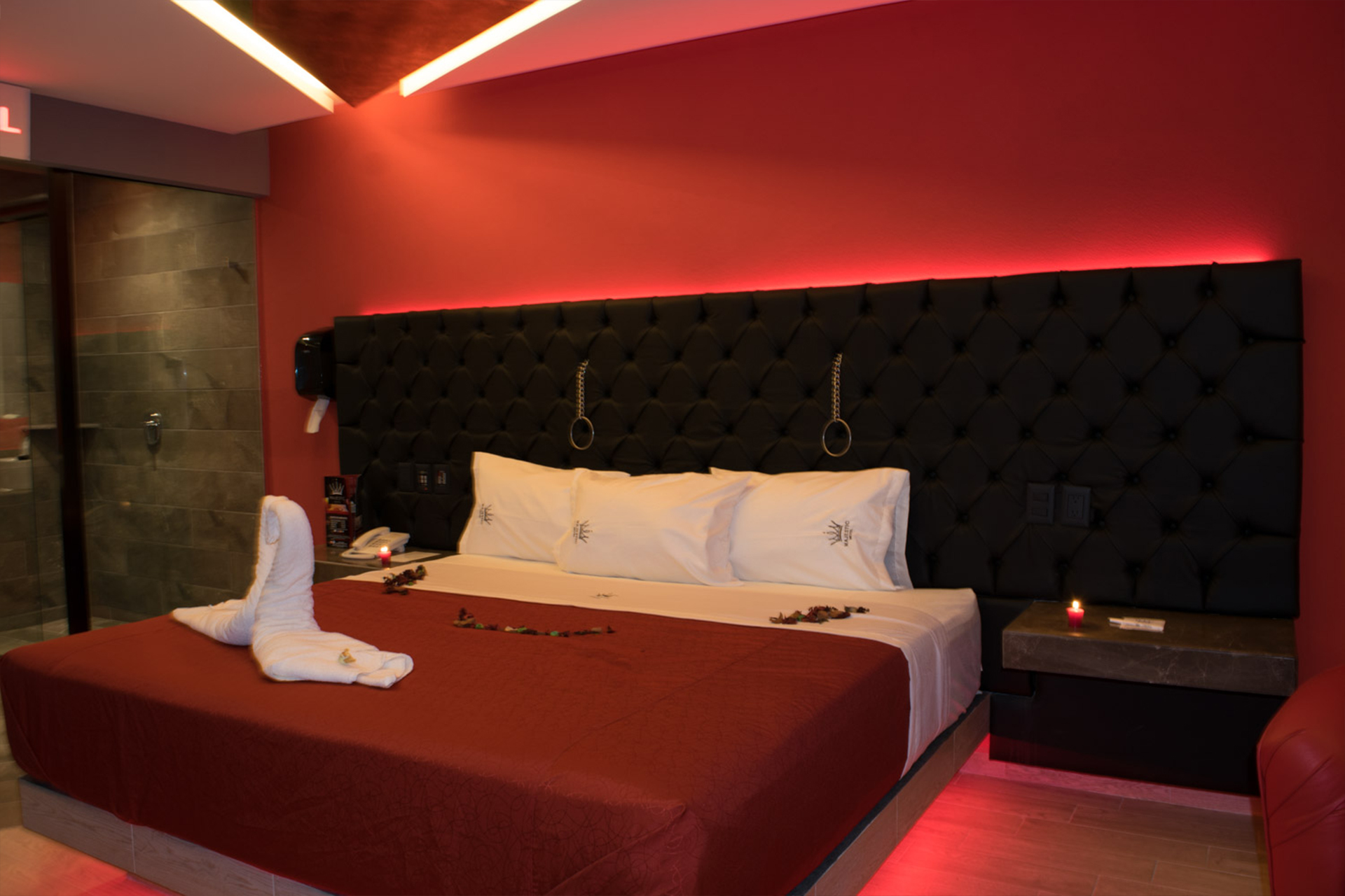 Habitación Garage Cohcera Motel Majestic