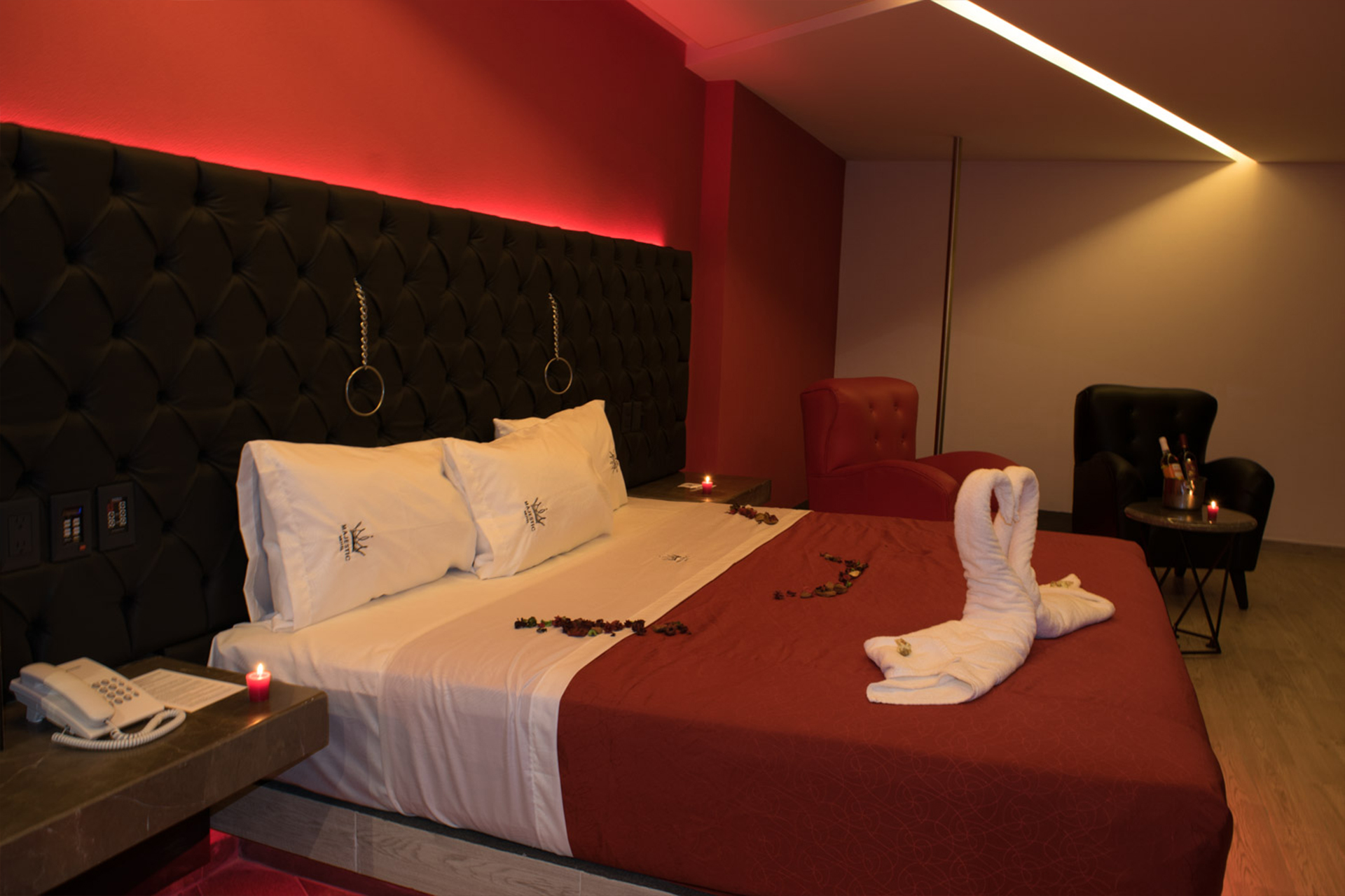 Habitación Garage Cohcera Motel Majestic